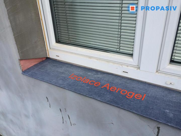 Řešení - PROPASIV® Aerogel pro zateplení v místě pod venkovním parapetem zamezí prochládání i při nízké tloušťce